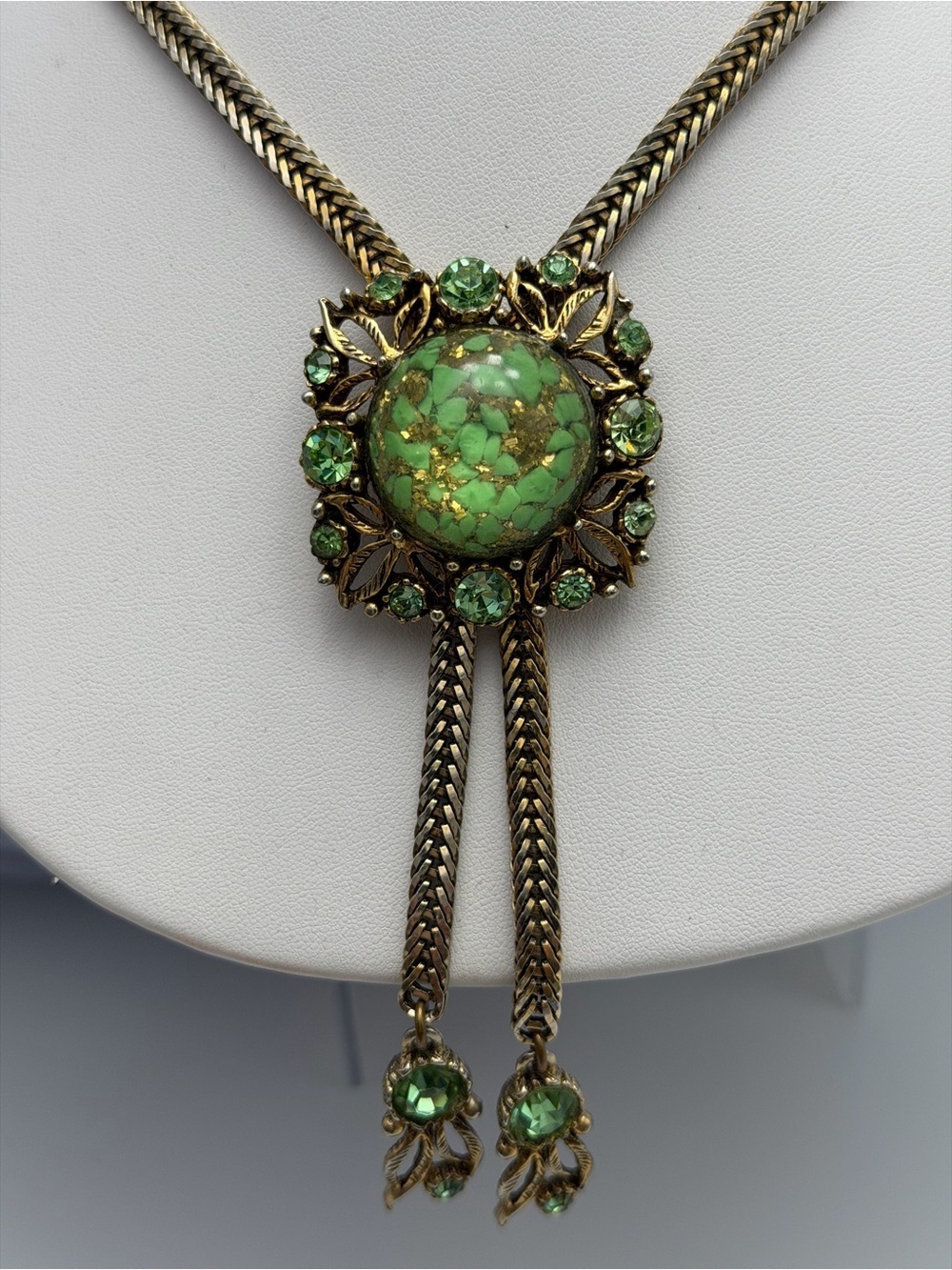 Vintage Green Glass Uranium Lariat Necklace